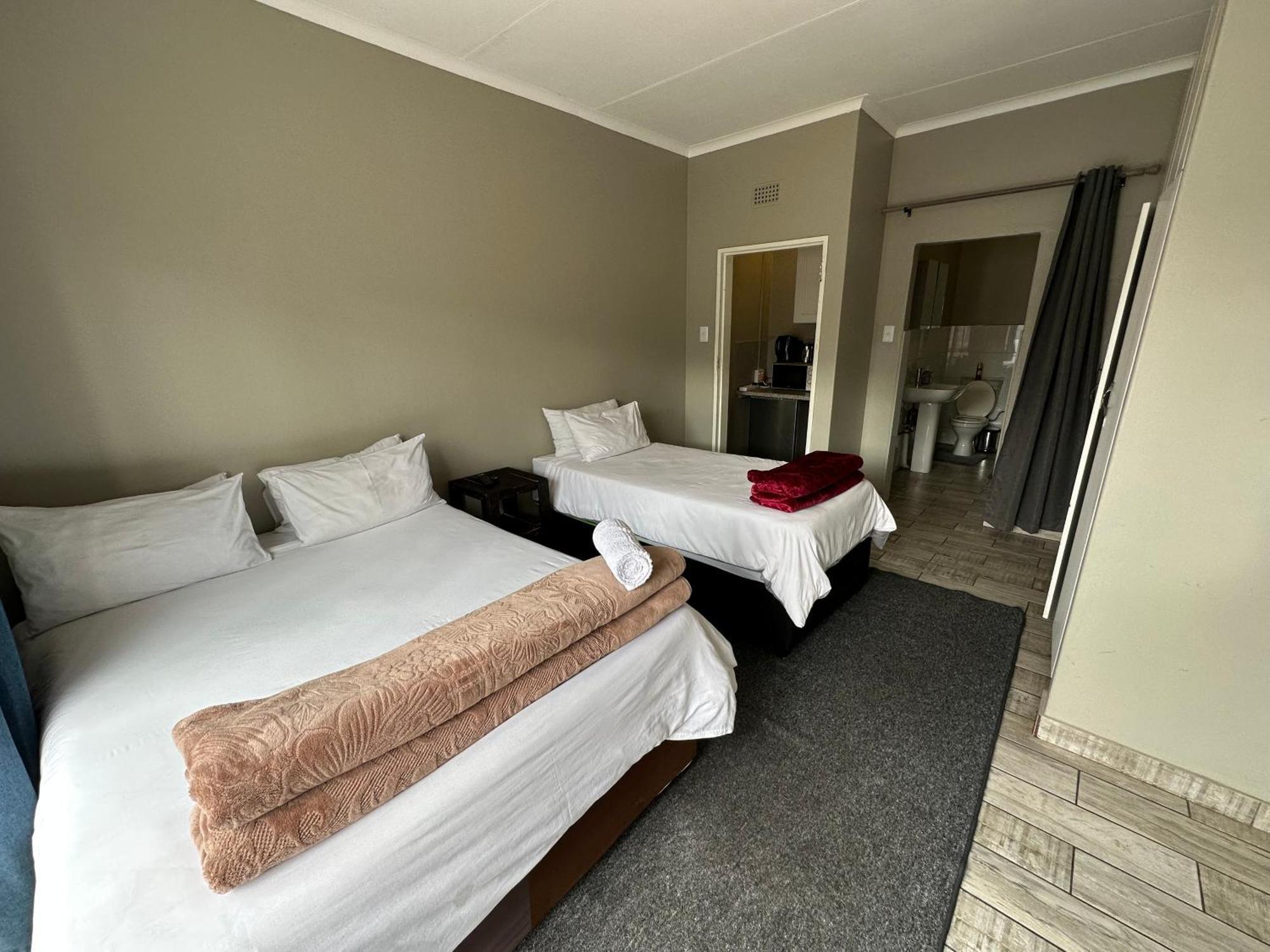 Favour Guest House Polokwane Bagian luar foto