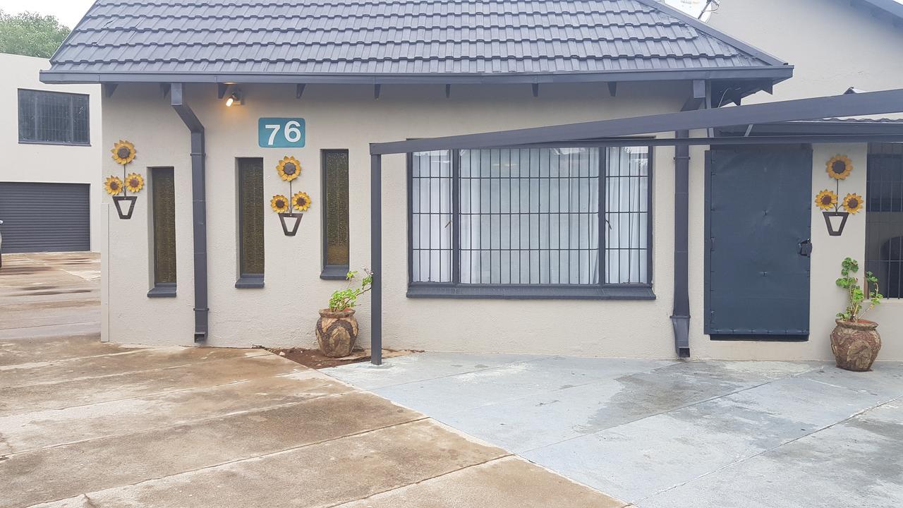 Favour Guest House Polokwane Bagian luar foto